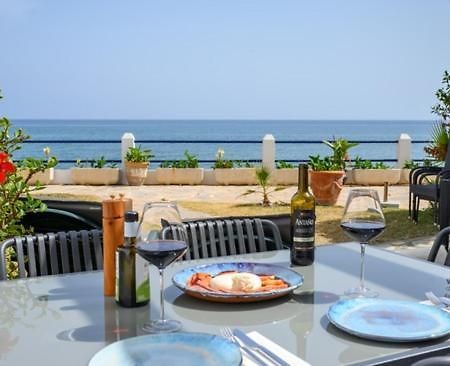 Newly Renovated 2 Bedroom Beachfront House Sitio de Calahonda ภายนอก รูปภาพ