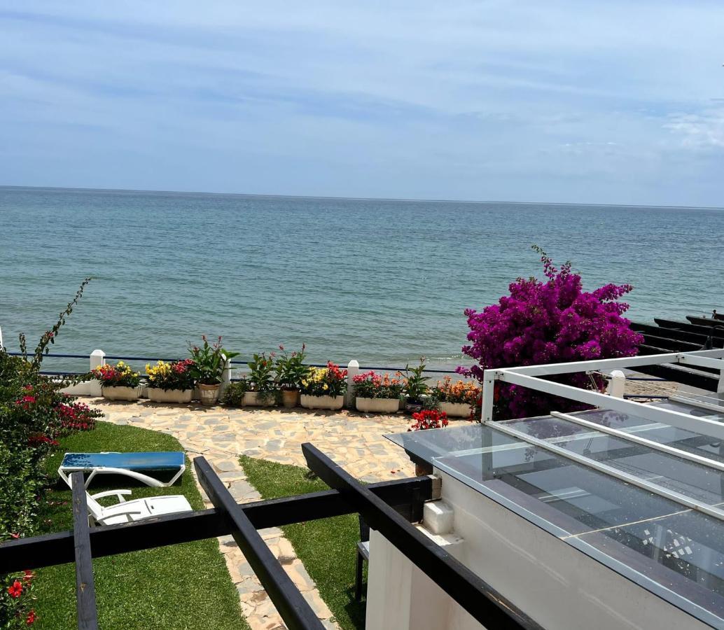 Newly Renovated 2 Bedroom Beachfront House Sitio de Calahonda ภายนอก รูปภาพ