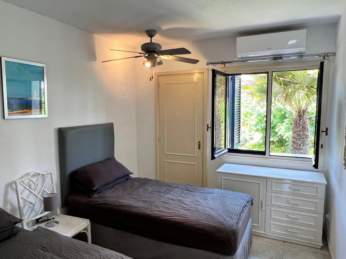 Newly Renovated 2 Bedroom Beachfront House Sitio de Calahonda ภายนอก รูปภาพ