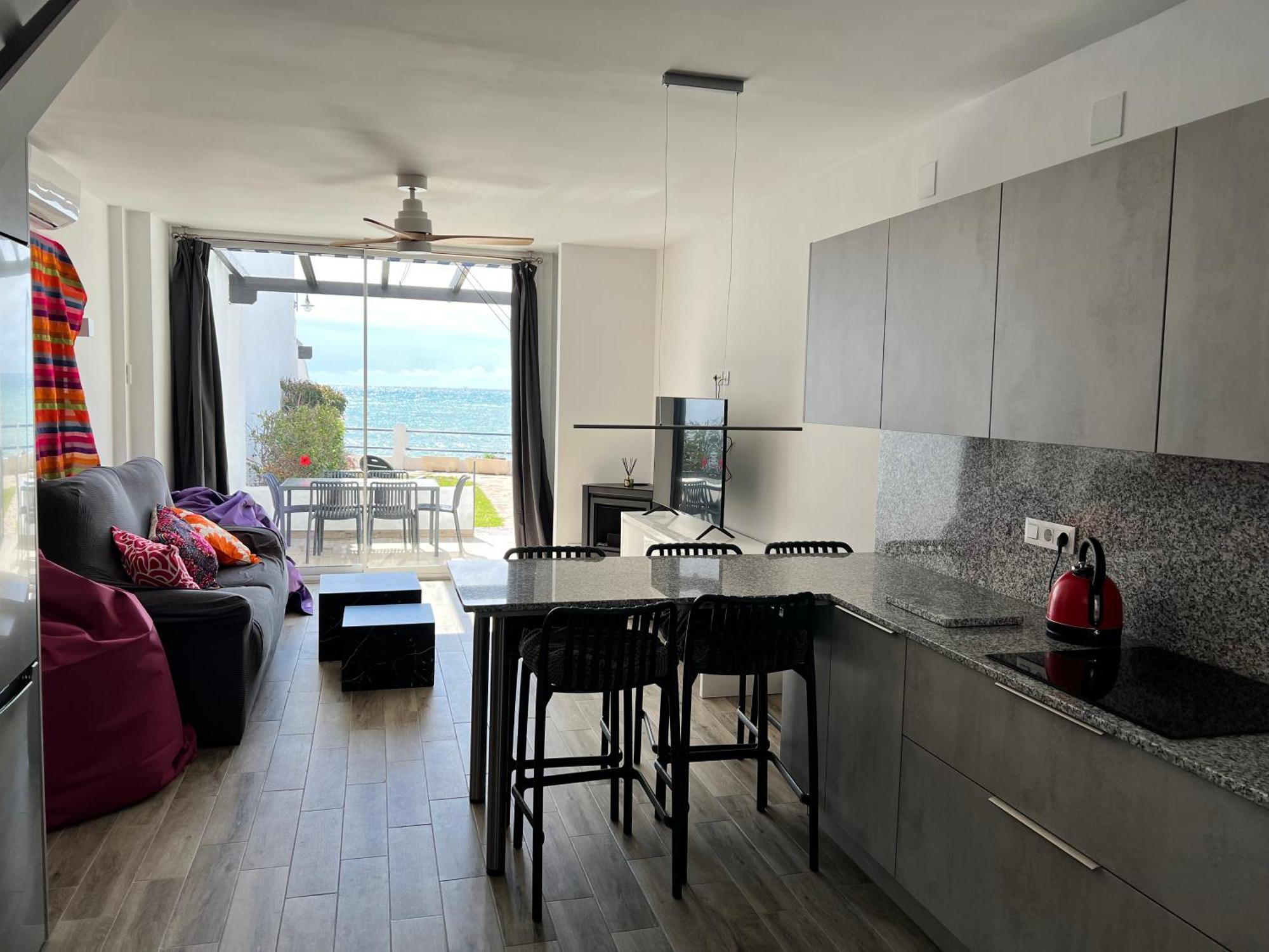 Newly Renovated 2 Bedroom Beachfront House Sitio de Calahonda ภายนอก รูปภาพ