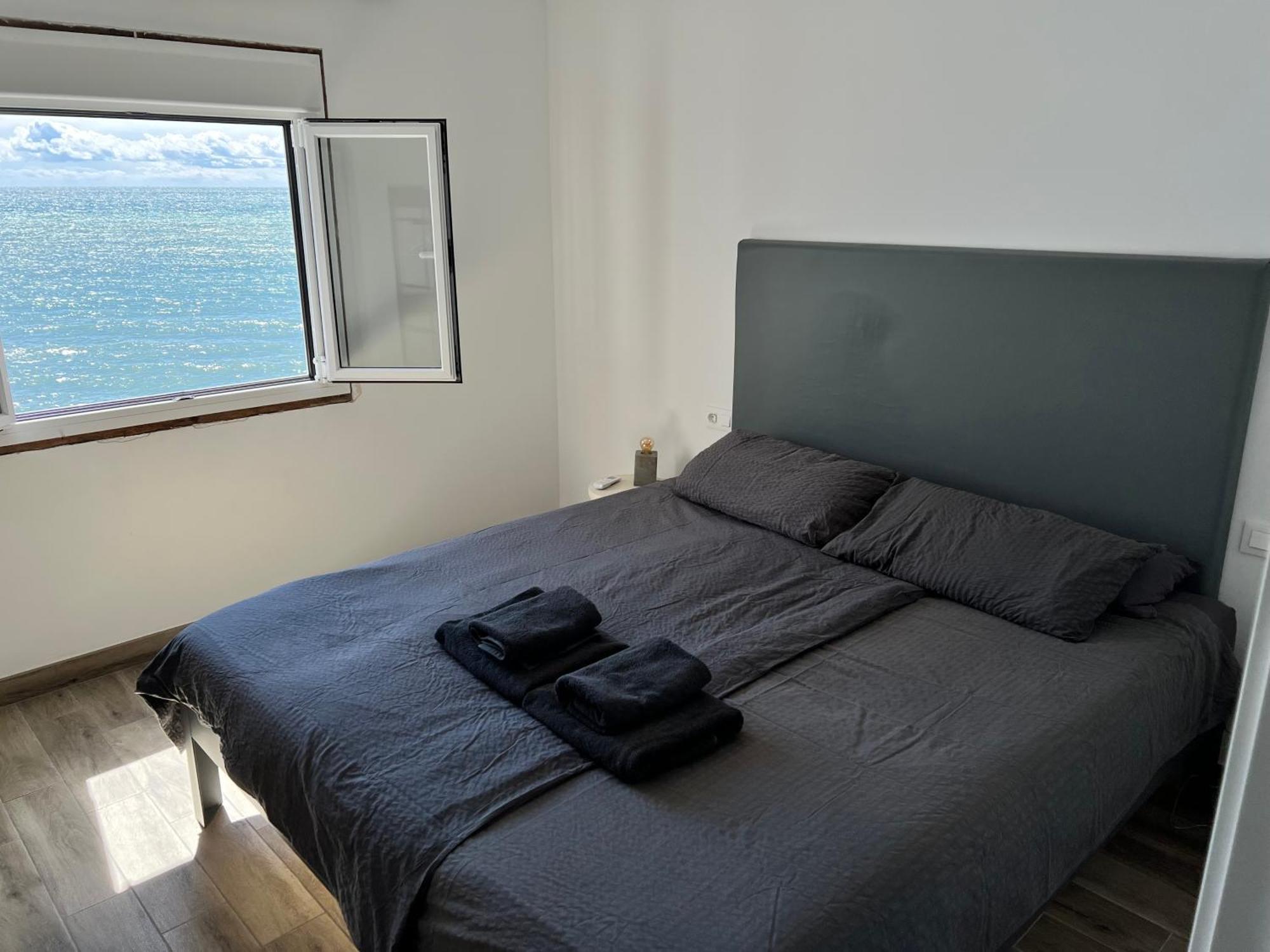 Newly Renovated 2 Bedroom Beachfront House Sitio de Calahonda ภายนอก รูปภาพ