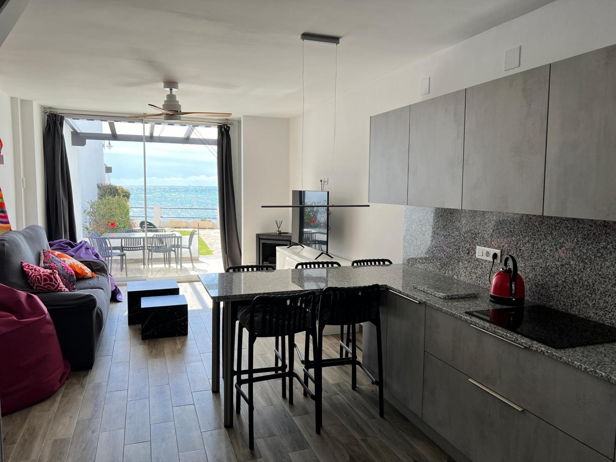 Newly Renovated 2 Bedroom Beachfront House Sitio de Calahonda ภายนอก รูปภาพ
