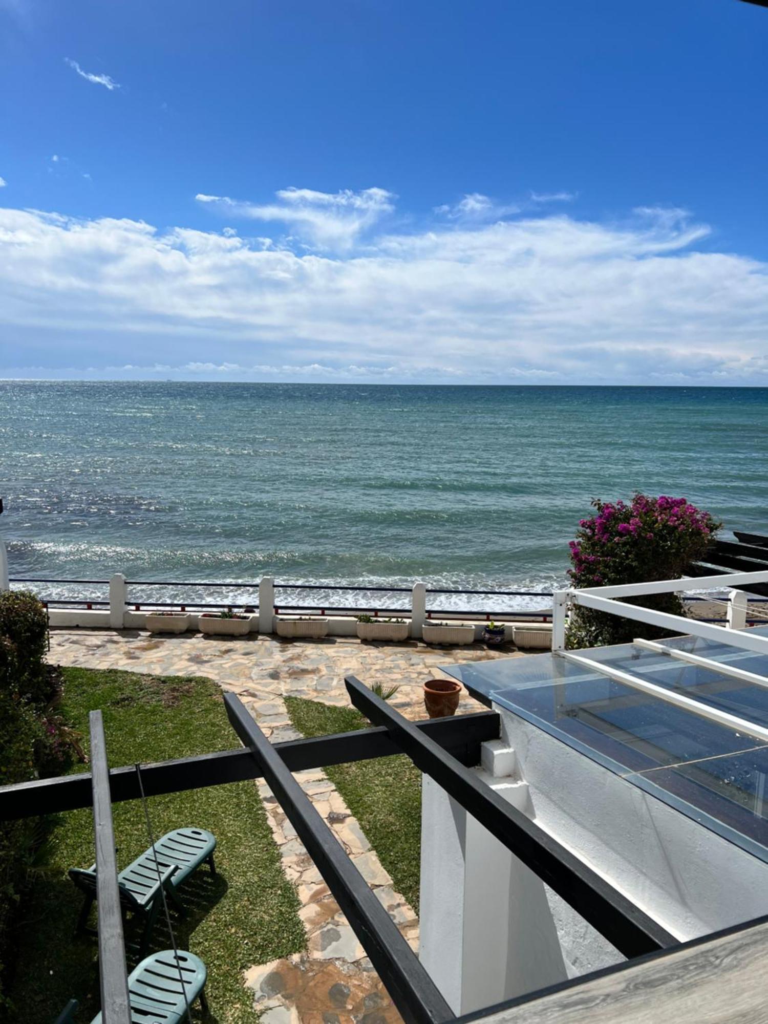 Newly Renovated 2 Bedroom Beachfront House Sitio de Calahonda ภายนอก รูปภาพ