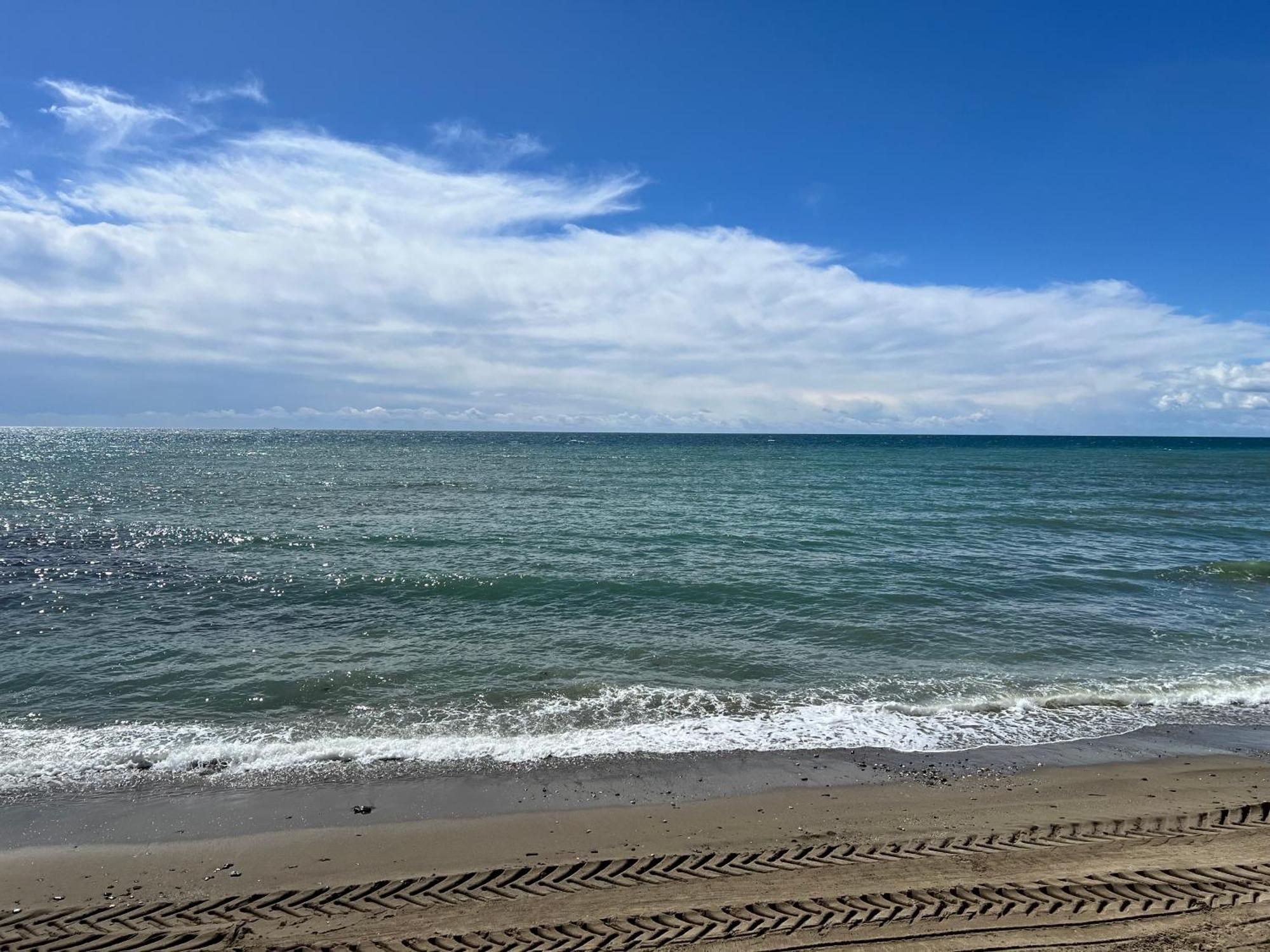 Newly Renovated 2 Bedroom Beachfront House Sitio de Calahonda ภายนอก รูปภาพ