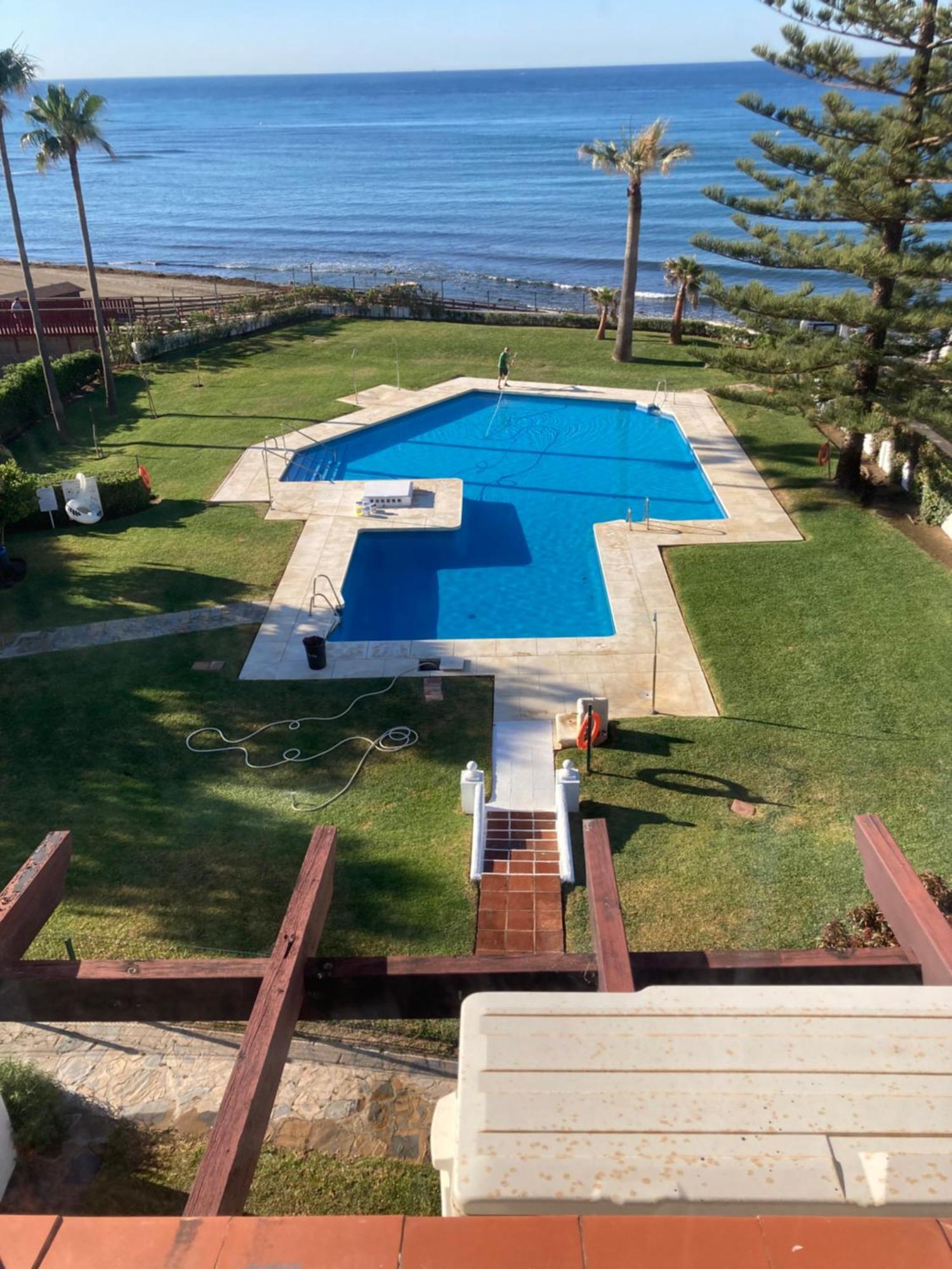 Newly Renovated 2 Bedroom Beachfront House Sitio de Calahonda ภายนอก รูปภาพ